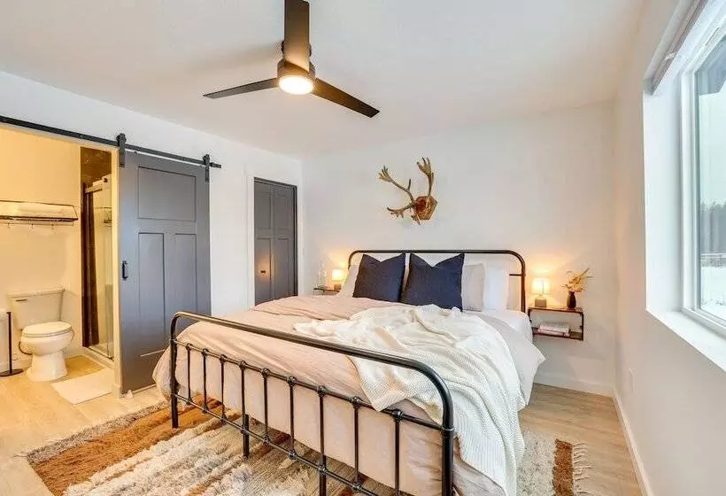 Family Friendly Donnelly Home W/ Private Hot Tub!