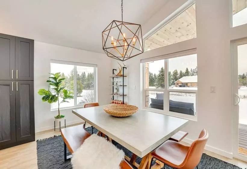 Family Friendly Donnelly Home W/ Private Hot Tub!