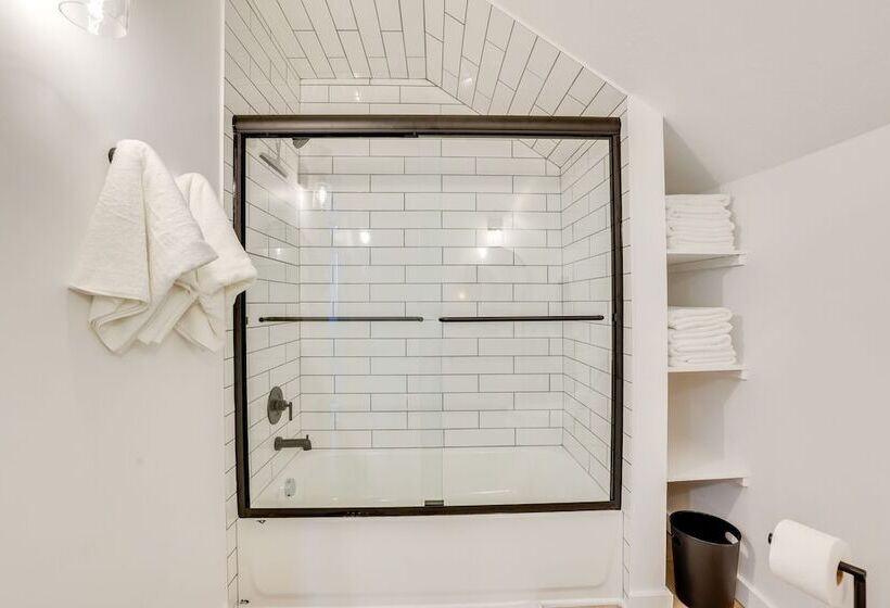 Family Friendly Donnelly Home W/ Private Hot Tub!