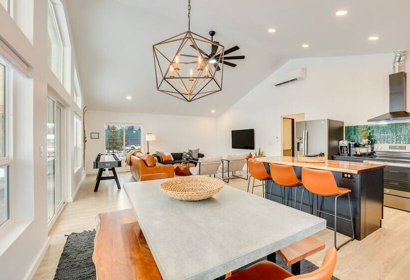 Family Friendly Donnelly Home W/ Private Hot Tub!