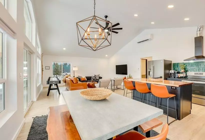 Family Friendly Donnelly Home W/ Private Hot Tub!