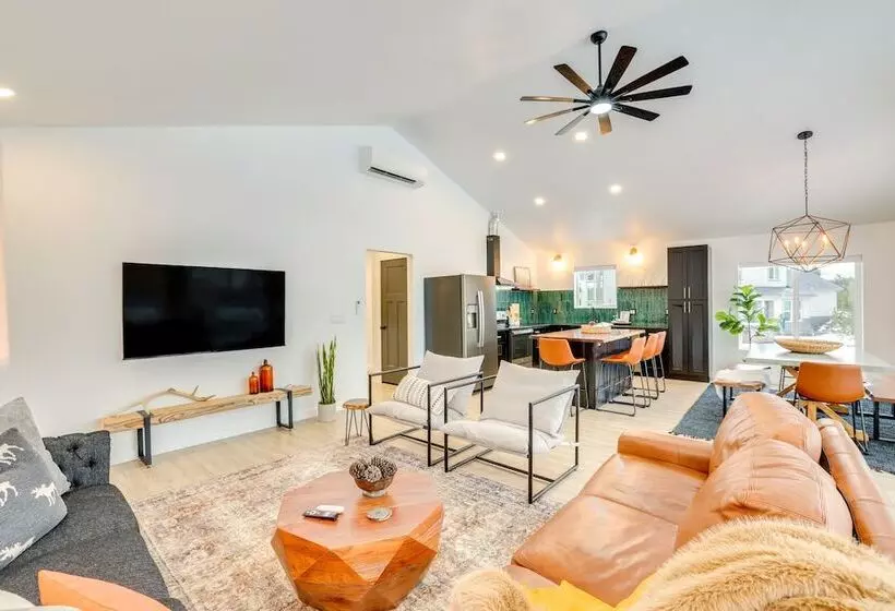 Family Friendly Donnelly Home W/ Private Hot Tub!