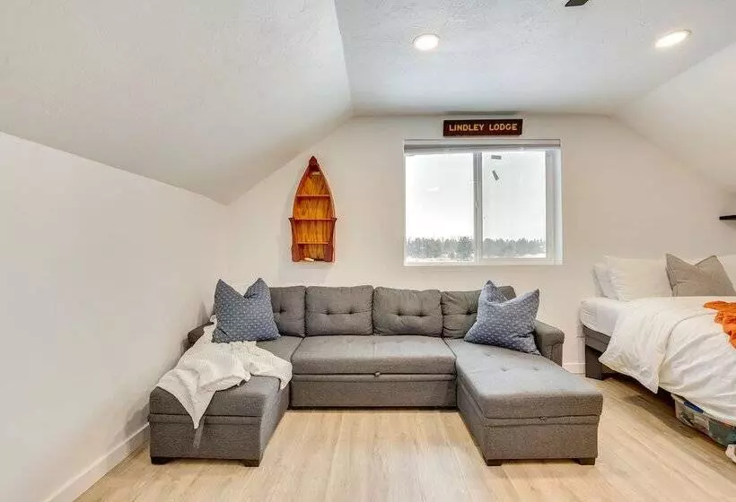 Family Friendly Donnelly Home W/ Private Hot Tub!