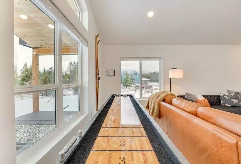 Family Friendly Donnelly Home W/ Private Hot Tub!