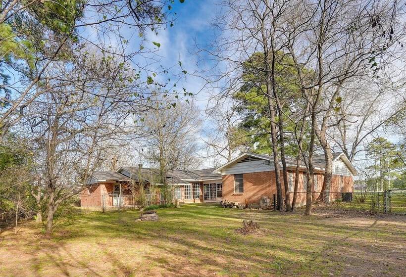 Pet Friendly Louisiana Abode Near Fishing & Hiking