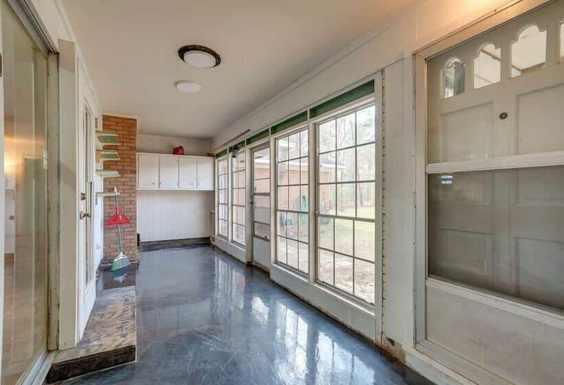 Pet Friendly Louisiana Abode Near Fishing & Hiking