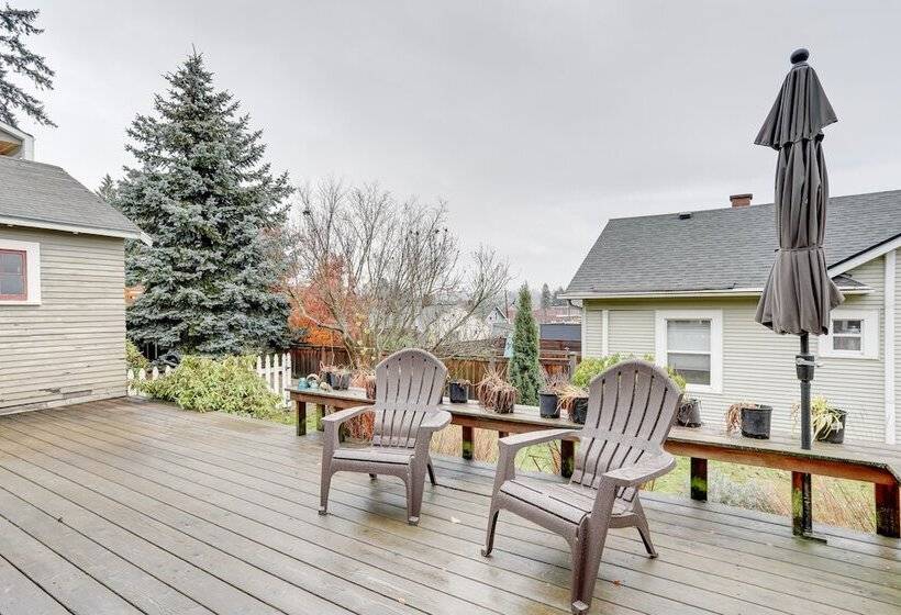 Pet Friendly Seattle Home ~ 6 Mi To Downtown!