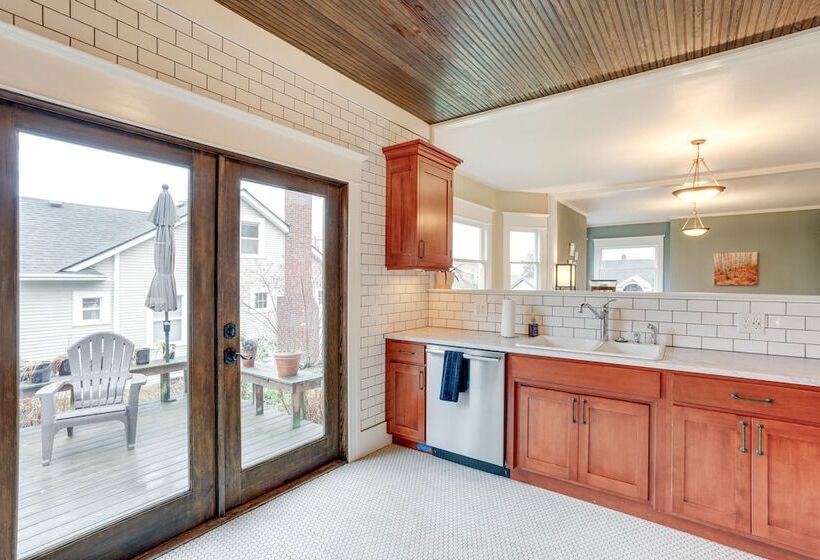 Pet Friendly Seattle Home ~ 6 Mi To Downtown!