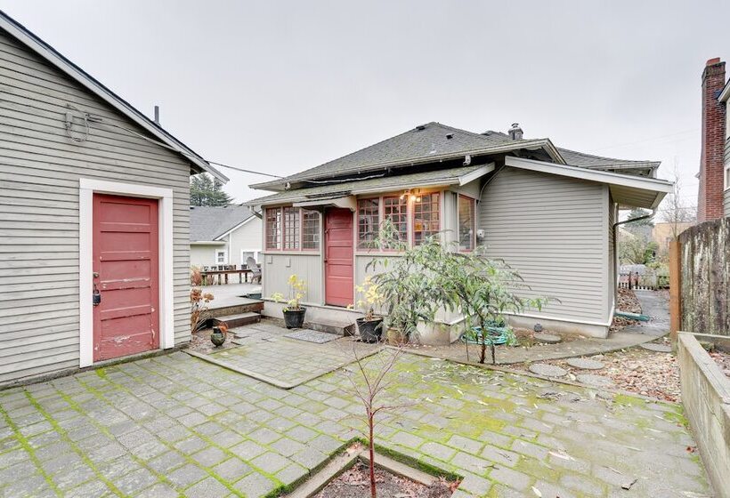 Pet Friendly Seattle Home ~ 6 Mi To Downtown!