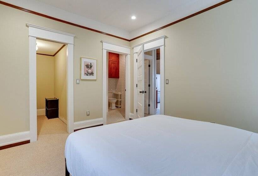 Pet Friendly Seattle Home ~ 6 Mi To Downtown!