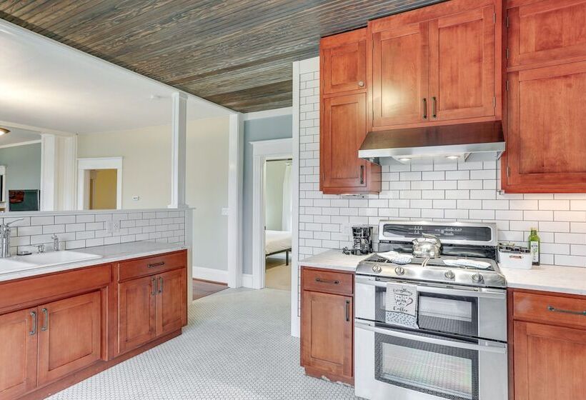 Pet Friendly Seattle Home ~ 6 Mi To Downtown!
