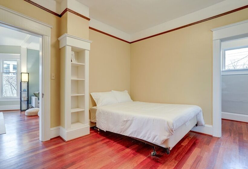 Pet Friendly Seattle Home ~ 6 Mi To Downtown!