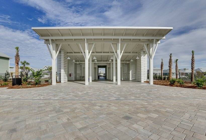 Port St Joe Home W/ 2 Shared Pools: Walk To Beach!