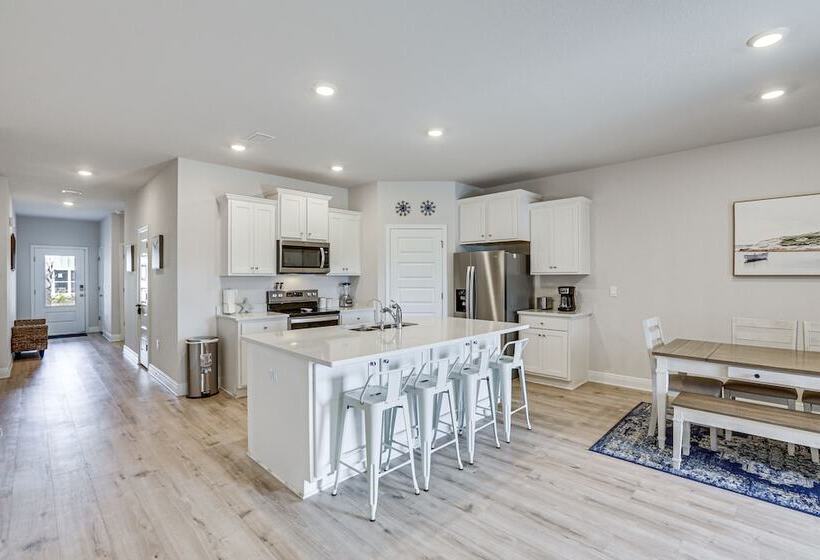 Port St Joe Home W/ 2 Shared Pools: Walk To Beach!