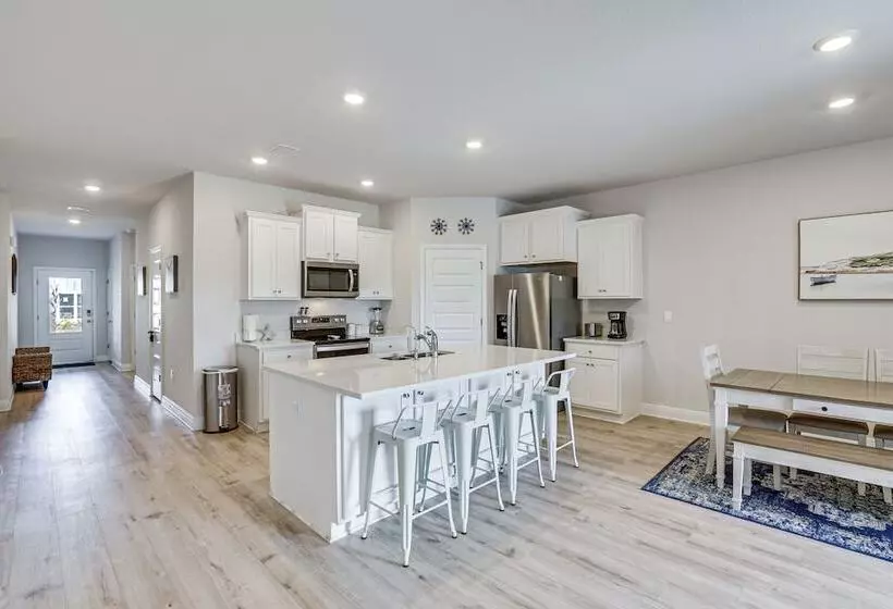 Port St Joe Home W/ 2 Shared Pools: Walk To Beach!