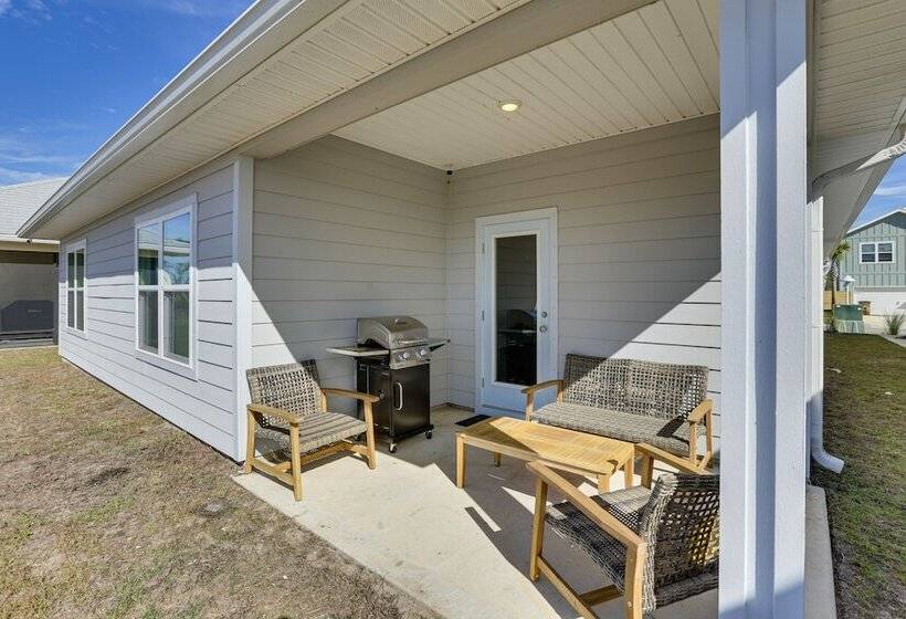 Port St Joe Home W/ 2 Shared Pools: Walk To Beach!