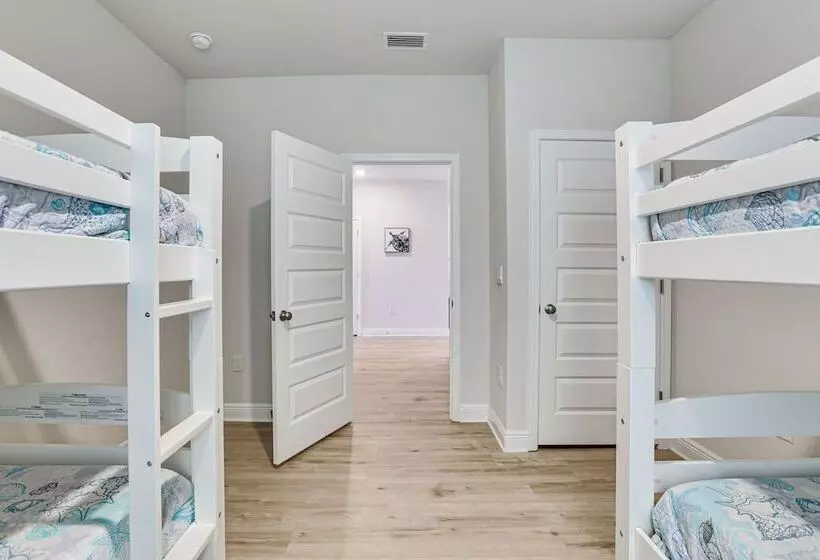 Port St Joe Home W/ 2 Shared Pools: Walk To Beach!
