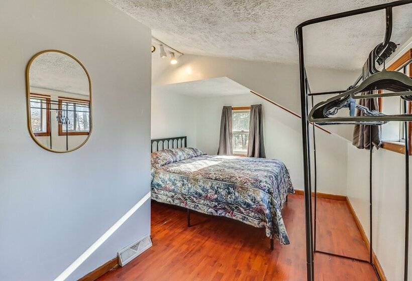 Quaint Tannersville Cottage ~ 2 Mi To Skiing!