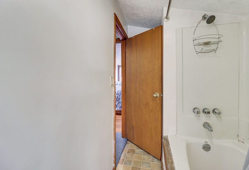 Quaint Tannersville Cottage ~ 2 Mi To Skiing!