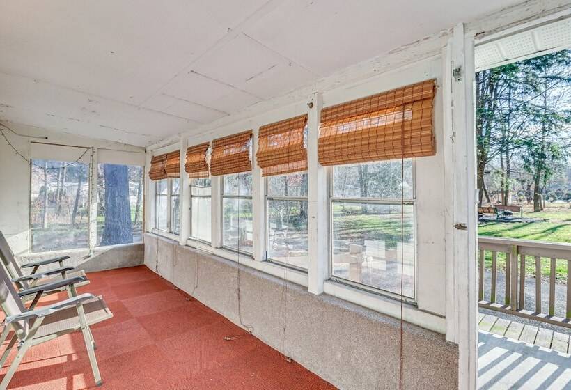 Quaint Tannersville Cottage ~ 2 Mi To Skiing!