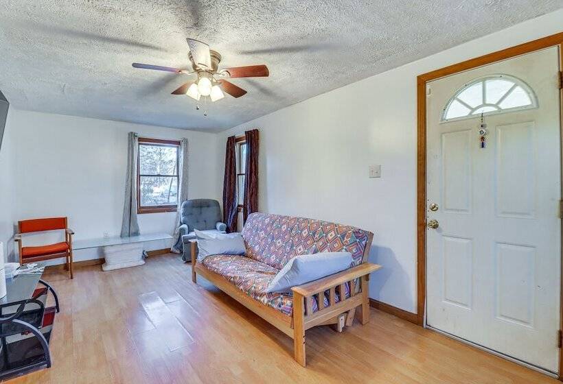 Quaint Tannersville Cottage ~ 2 Mi To Skiing!