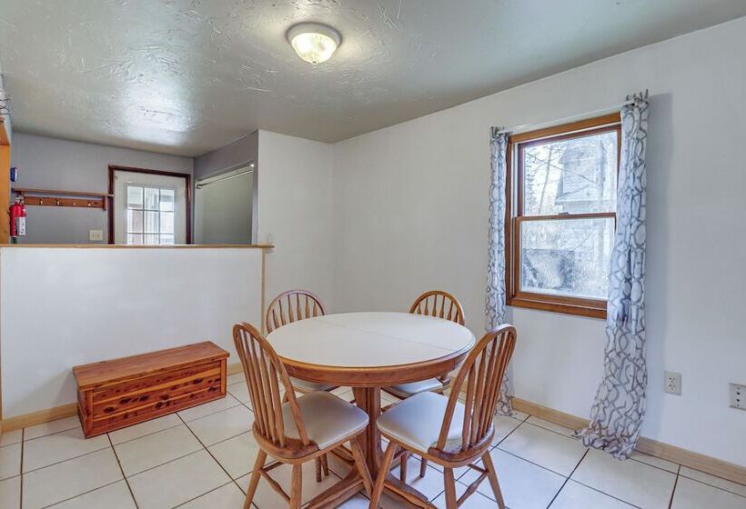 Quaint Tannersville Cottage ~ 2 Mi To Skiing!