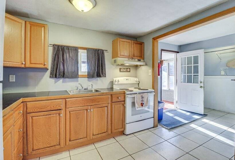 Quaint Tannersville Cottage ~ 2 Mi To Skiing!