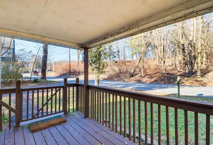 Quaint Tannersville Cottage ~ 2 Mi To Skiing!