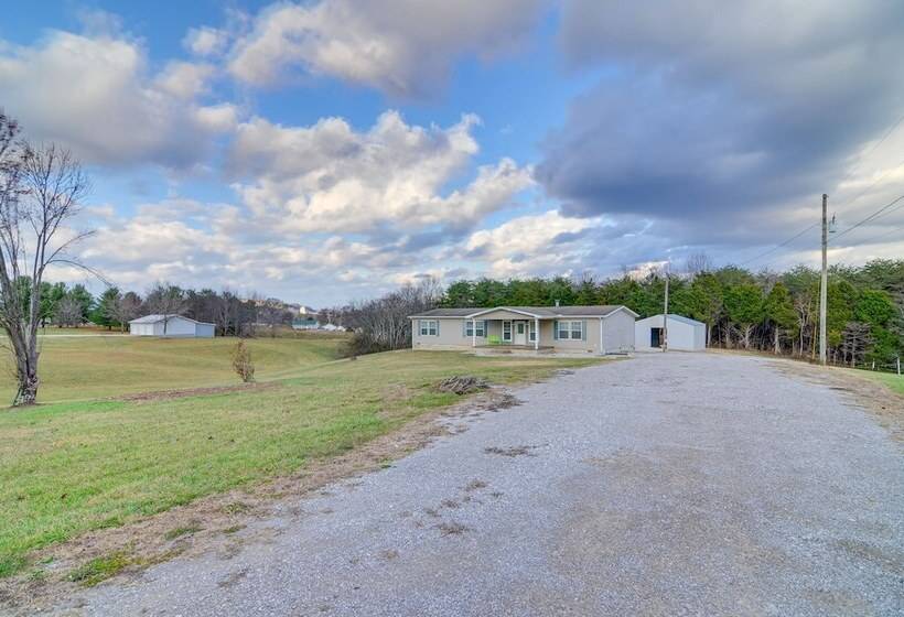 Quiet Albany Retreat Near Dale Hollow Lake!