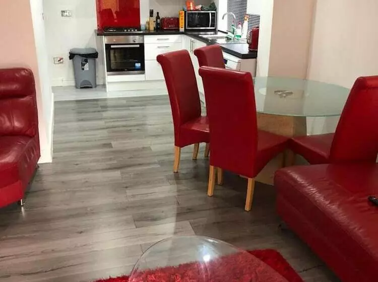 Residenssi Inviting 2 Bed Fully Furnished House High Wycombe