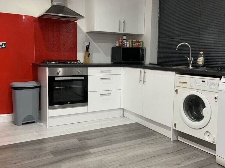 レジデンス Inviting 2 Bed Fully Furnished House High Wycombe