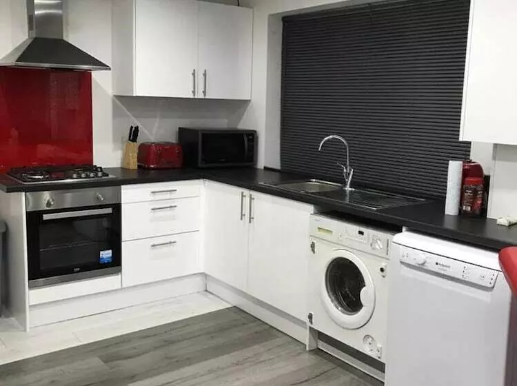Residenssi Inviting 2 Bed Fully Furnished House High Wycombe