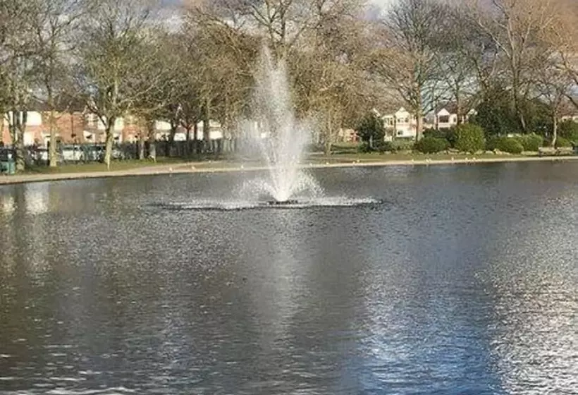 Residenssi Runcorn   House   Sleeps 6   Parking   Garden