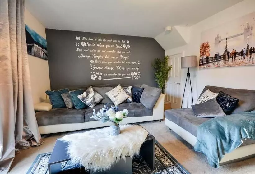 Residenssi Runcorn   House   Sleeps 6   Parking   Garden