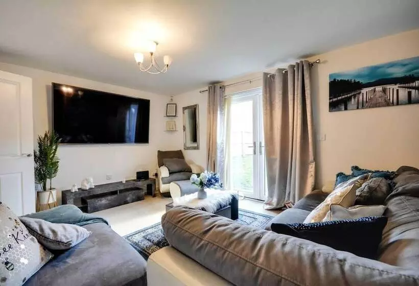 Residenssi Runcorn   House   Sleeps 6   Parking   Garden