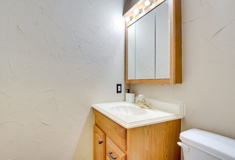 Round Rock Home With Large Yard: 20 Mi To Austin!