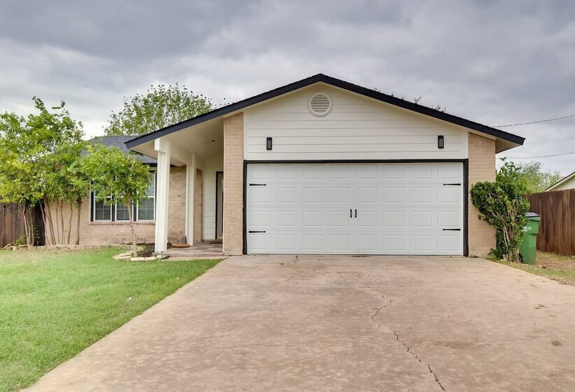 Round Rock Home With Large Yard: 20 Mi To Austin!