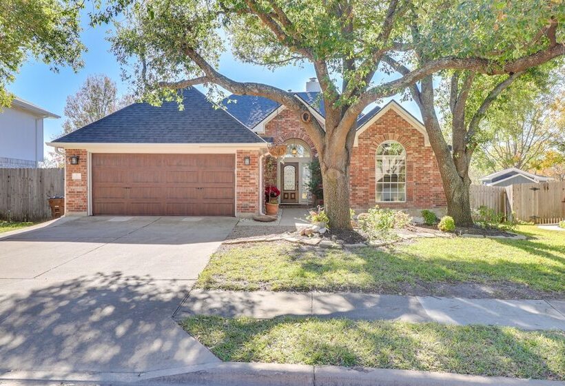 Round Rock Vacation Rental: Private Pool & Hot Tub