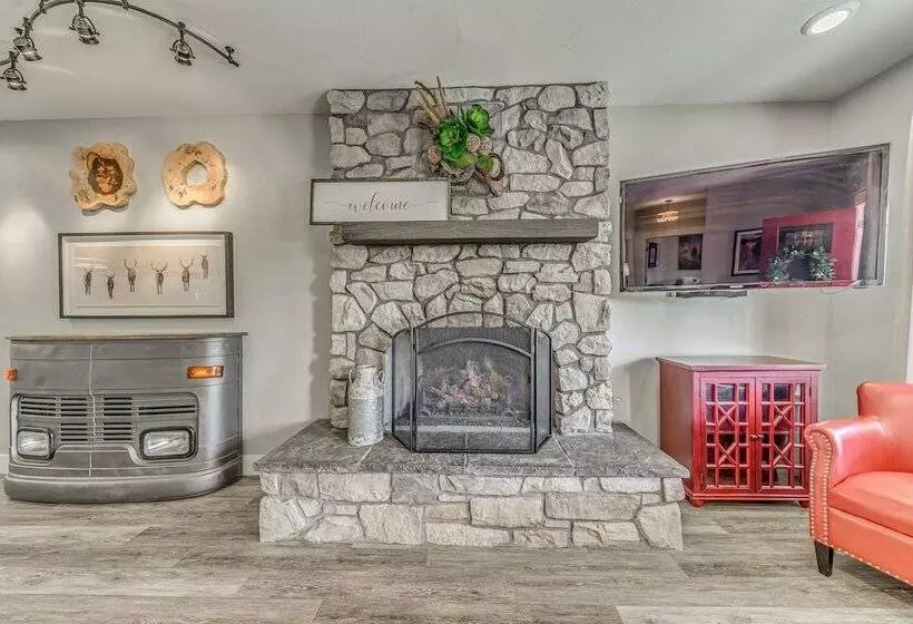 Ruidoso Home W/ Hot Tub & National Forest Access!