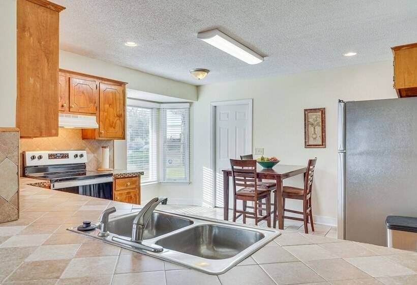 Secluded Mount Pleasant Home 6 Mi To Beaches!