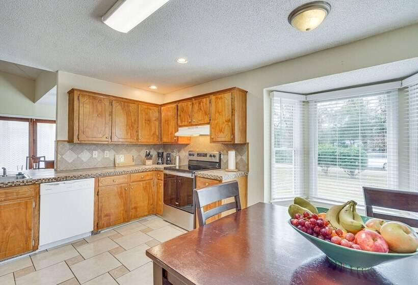 Secluded Mount Pleasant Home 6 Mi To Beaches!