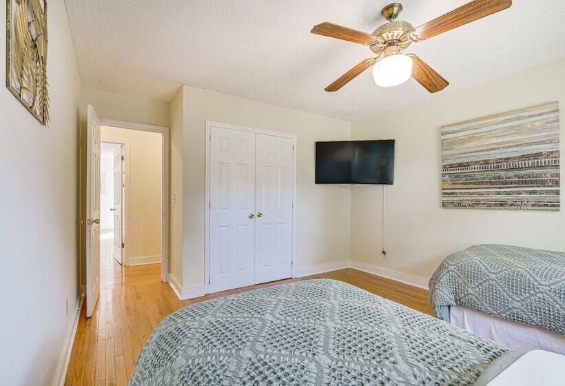 Secluded Mount Pleasant Home 6 Mi To Beaches!