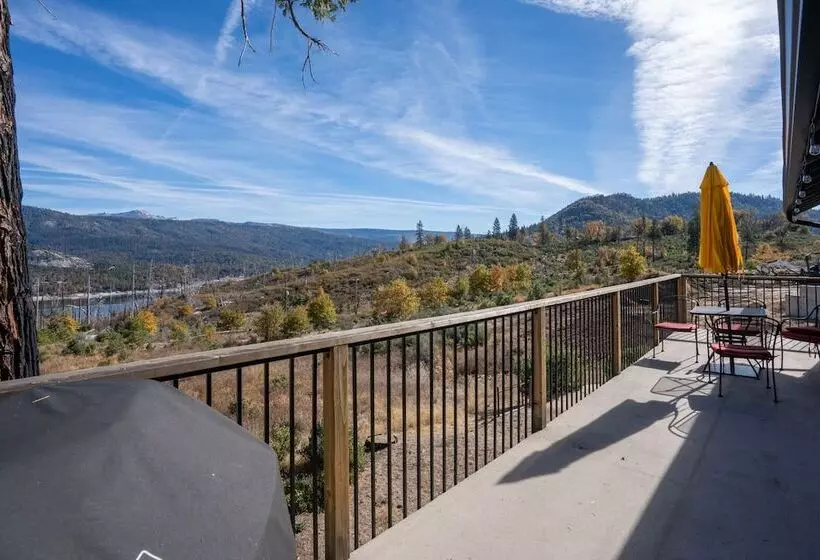 Modern 2bd Cabin With Stunning Views Of Bass Lake