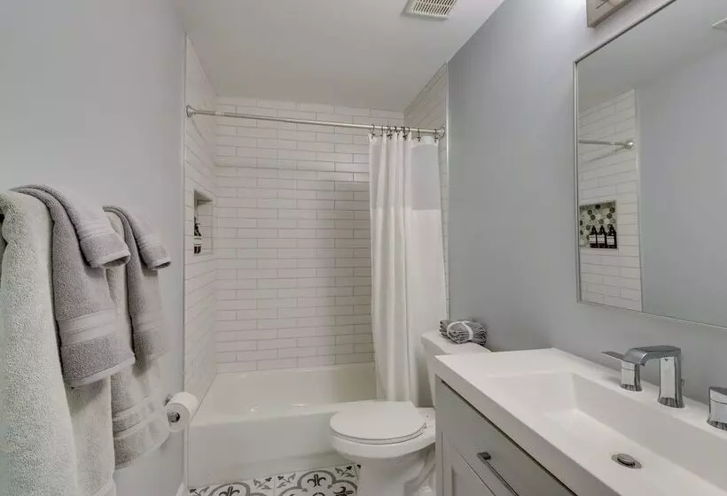 Spacious Cheverly Home   8 Mi To National Mall!