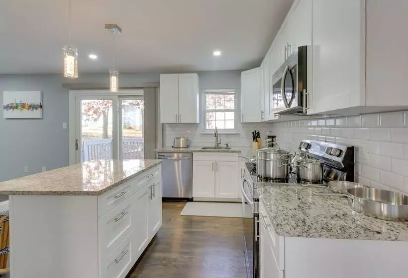 Spacious Cheverly Home   8 Mi To National Mall!