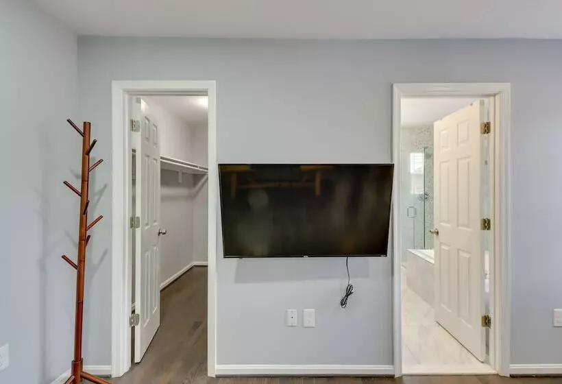 Spacious Cheverly Home   8 Mi To National Mall!