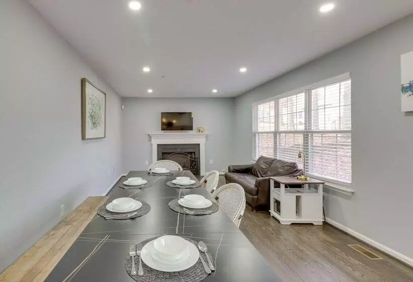 Spacious Cheverly Home   8 Mi To National Mall!