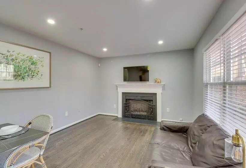 Spacious Cheverly Home   8 Mi To National Mall!