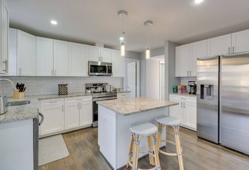 Spacious Cheverly Home   8 Mi To National Mall!