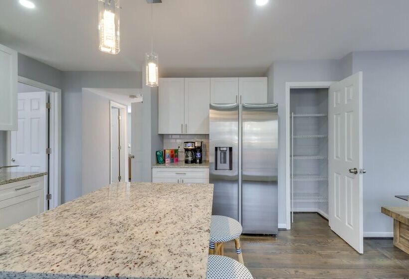 Spacious Cheverly Home   8 Mi To National Mall!